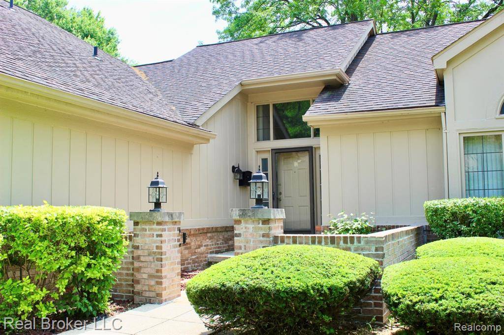Livonia, MI 48152,37616 N Laurel Park Drive