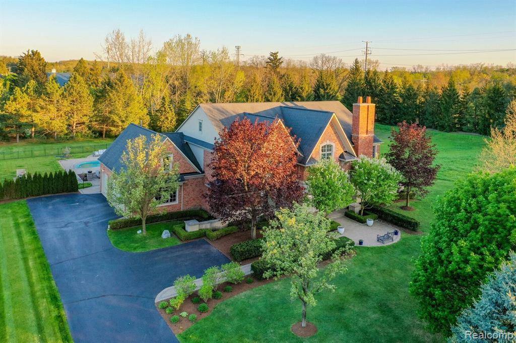 Bloomfield Hills, MI 48304,514 CHASE Lane