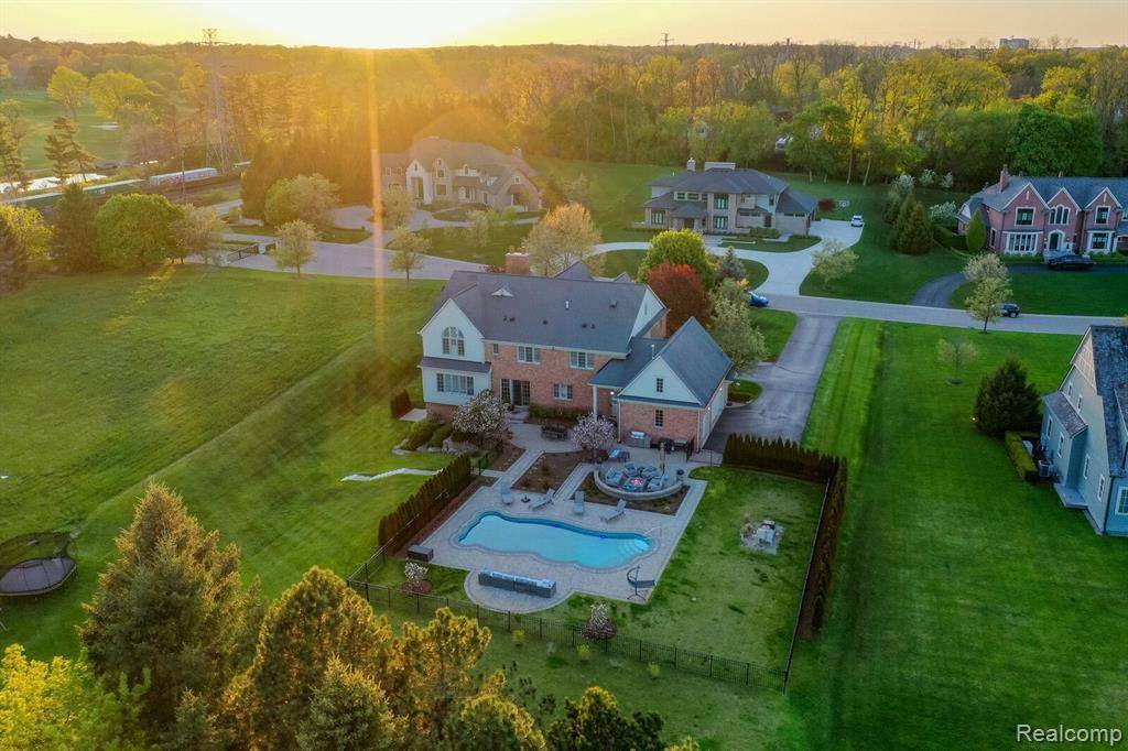 Bloomfield Hills, MI 48304,514 CHASE Lane