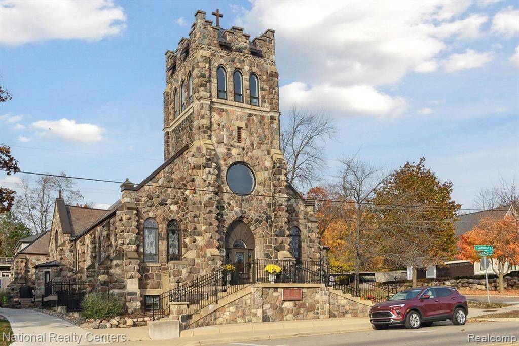 Milford Vlg, MI 48381,229 E Commerce Street 1