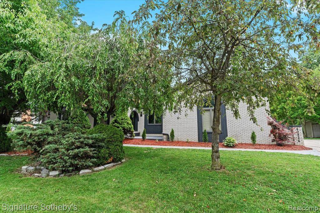 Clinton Twp, MI 48038,40526 Woodside Drive