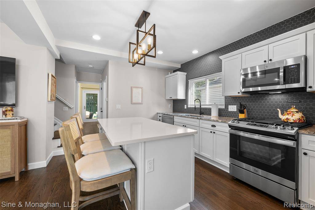 Grosse Pointe Farms, MI 48236,389 Kercheval Avenue