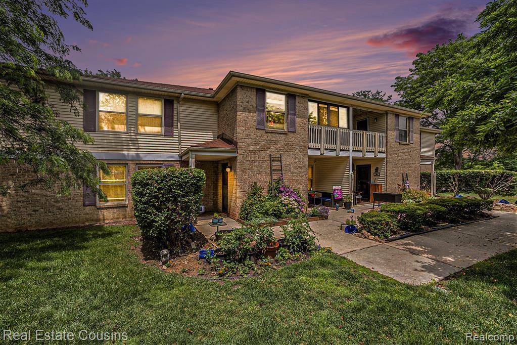 South Lyon, MI 48178,61023 Greenwood Drive