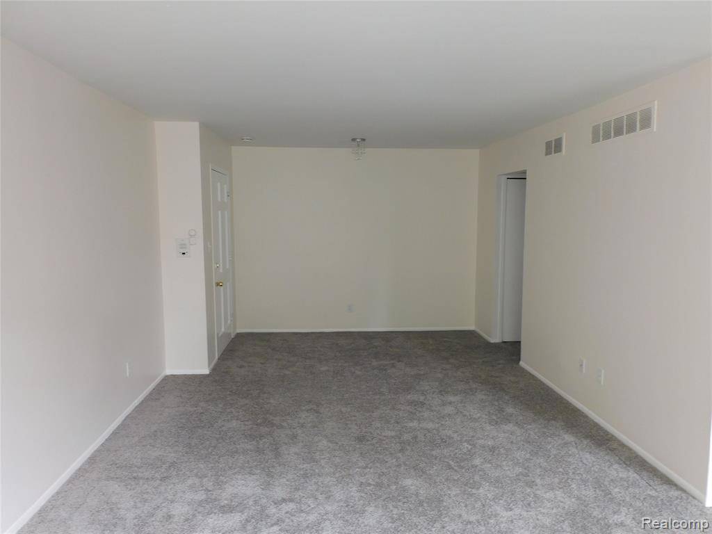 Southfield, MI 48076,30268 Southfield Road 229