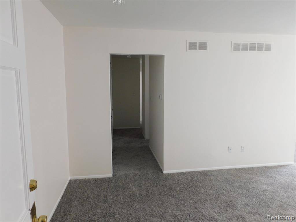 Southfield, MI 48076,30268 Southfield Road 229