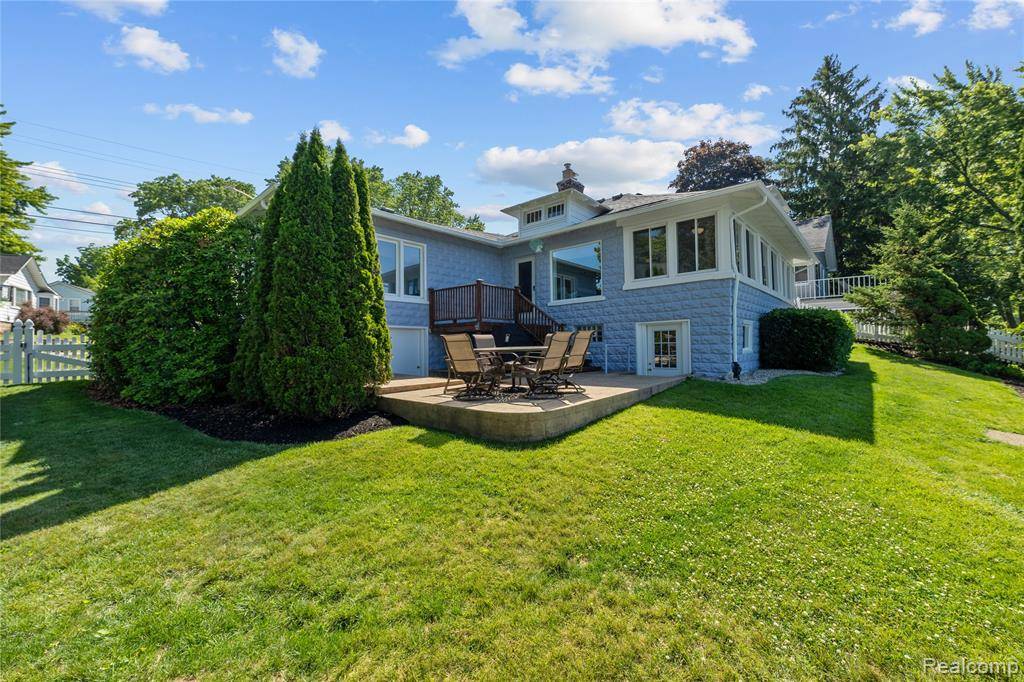 Lake Orion Vlg, MI 48362,108 Highland Avenue
