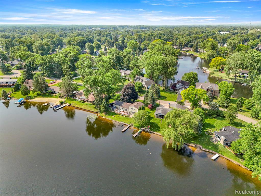 White Lake Twp, MI 48383,7135 Capri Drive