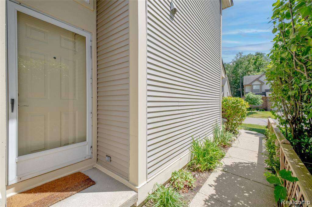 Fenton, MI 48430,897 Whisperwood Trail