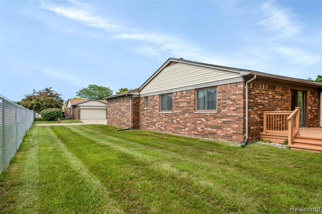 Sterling Heights, MI 48312,11968 15 Mile Road 8 24