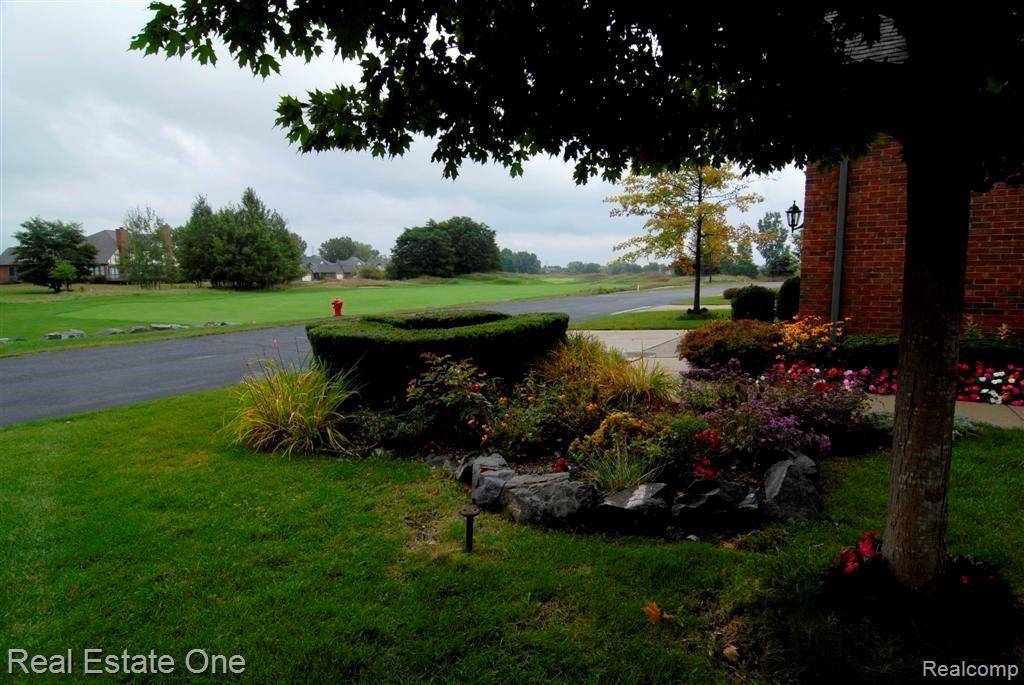 Orion Twp, MI 48362,66 SANDHILLS Lane 52