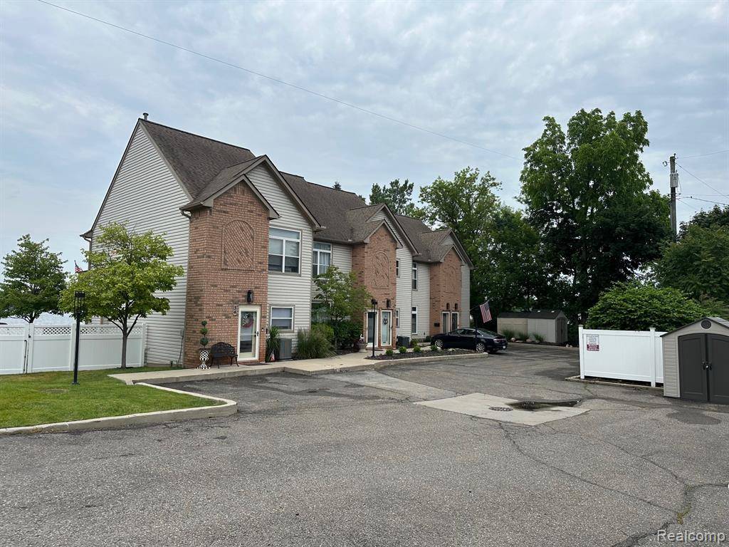 Lake Orion Vlg, MI 48362,40 Park Island Drive 4