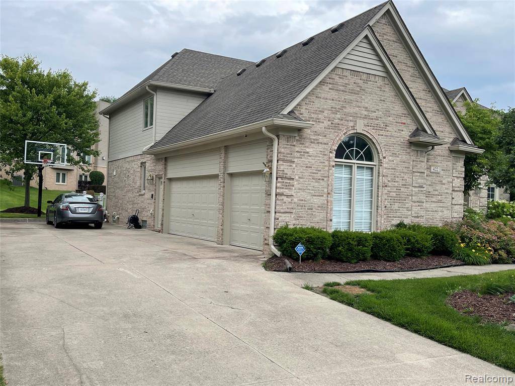 Rochester, MI 48307,422 Springview Drive