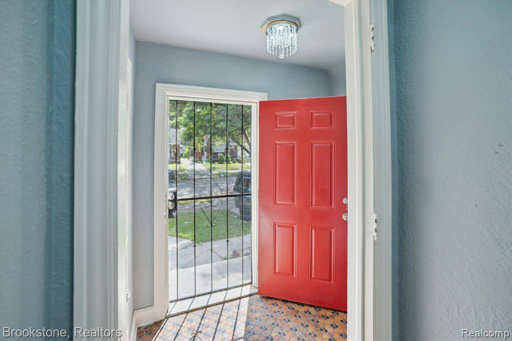 Detroit, MI 48221,17351 Ilene Street