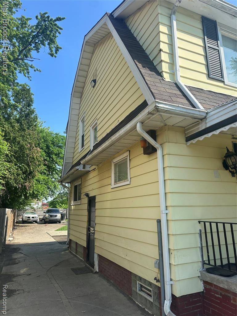 Detroit, MI 48213,12345 Wilshire Drive