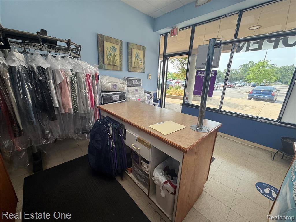 Rochester Hills, MI 48307,829 E Auburn Road