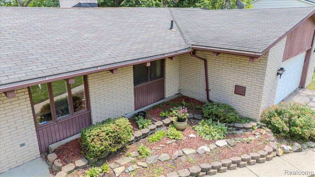 Southfield, MI 48076,21505 N Tuller Court