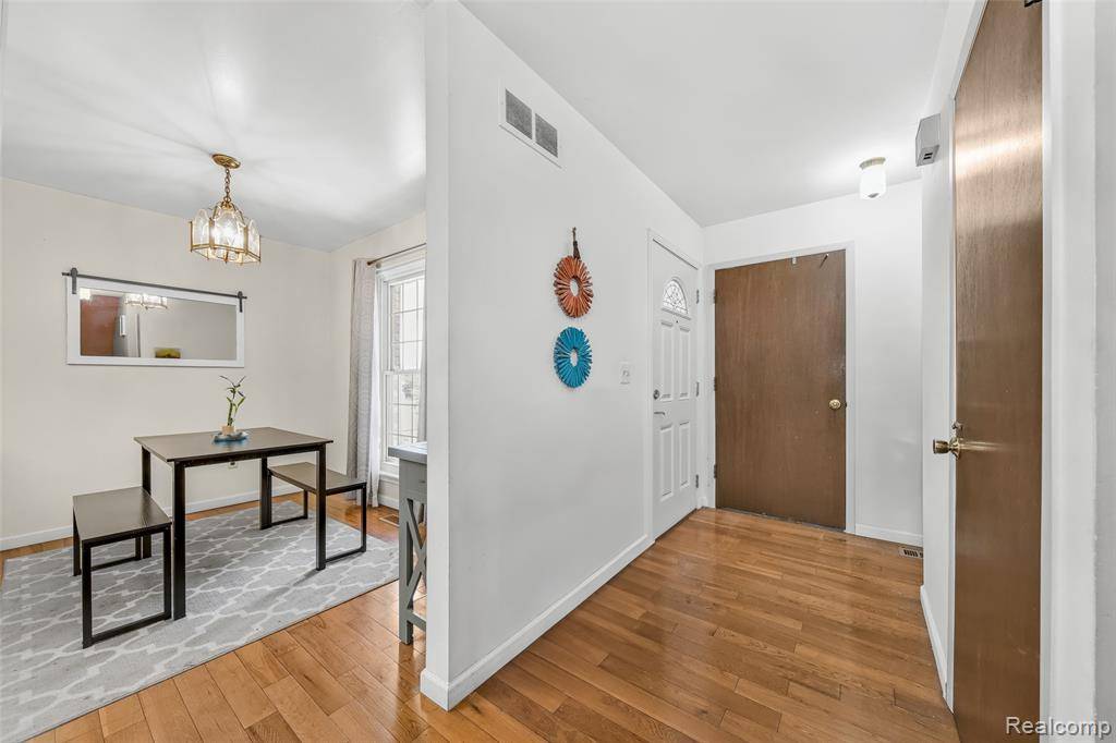 Rochester Hills, MI 48309,161 Stratford Lane