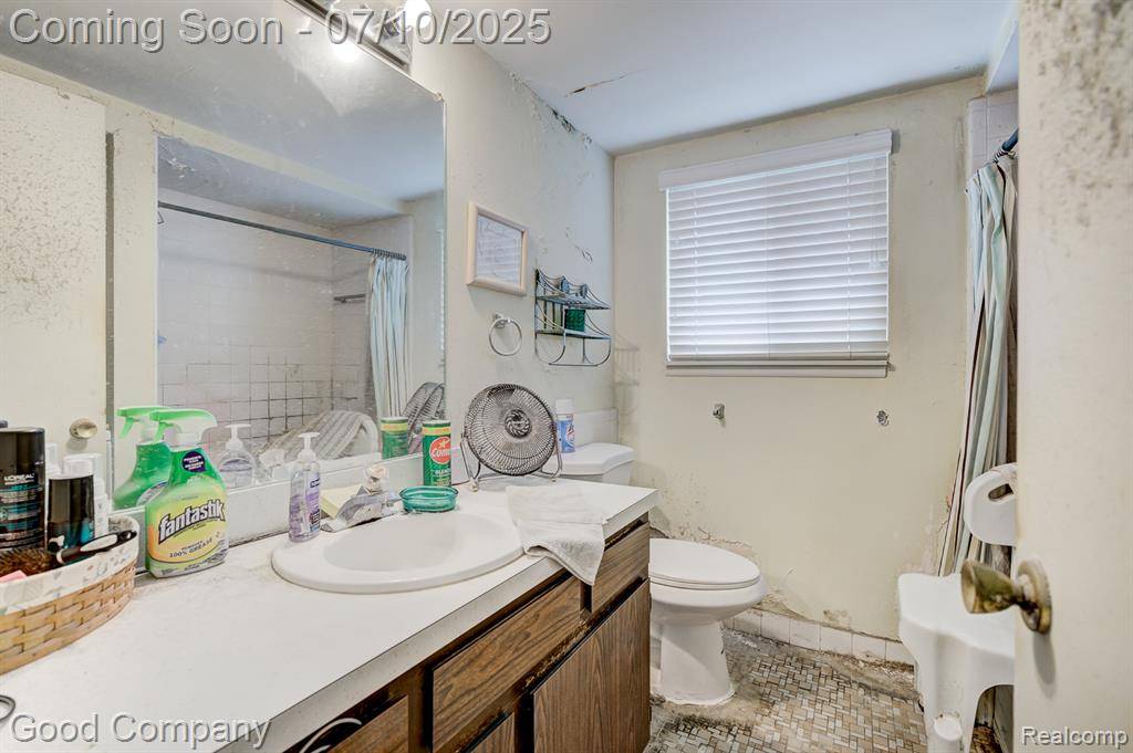 Royal Oak, MI 48073,4345 Crooks Road 26