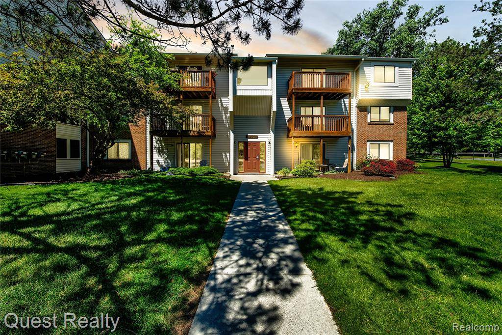 Farmington Hills, MI 48334,30028 W 12 Mile Road 27