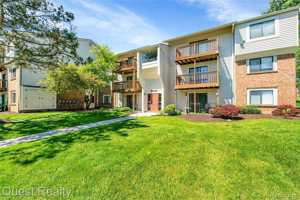 Farmington Hills, MI 48334,30028 W 12 Mile Road 27