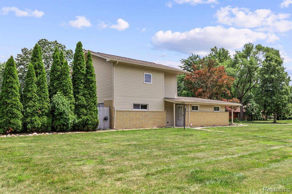 Livonia, MI 48152,18720 Blue Skies Street