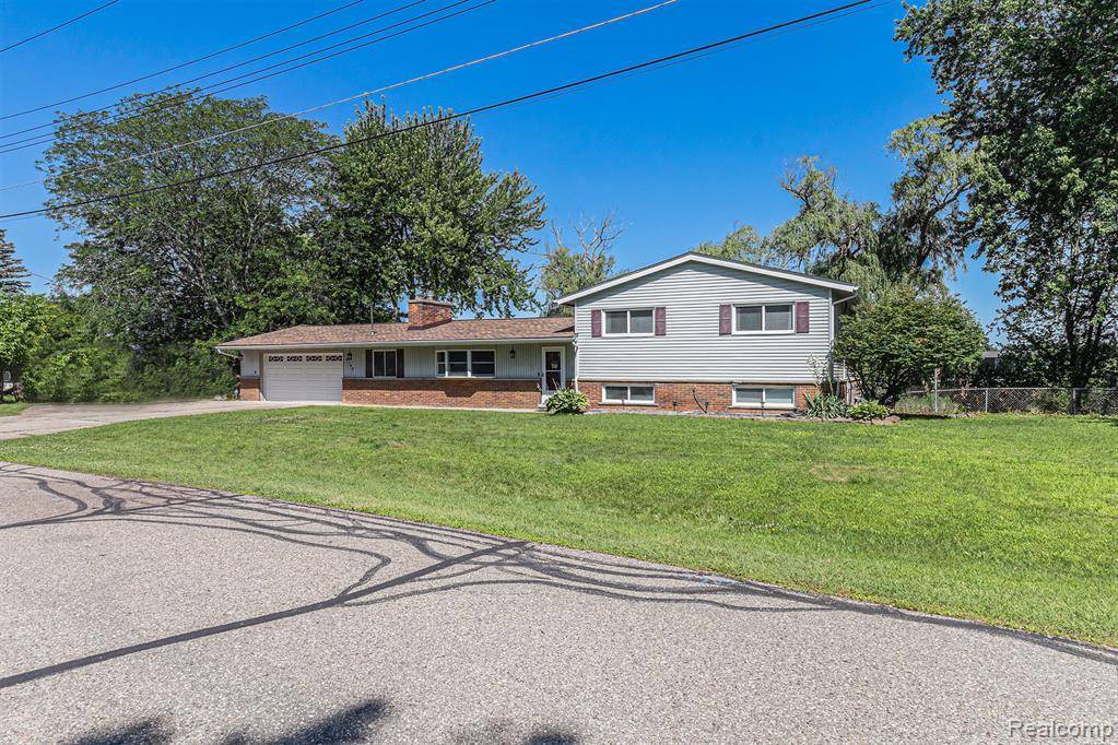 Wolverine Lake Vlg, MI 48390,2145 Helmsford Drive