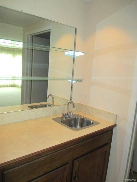 Auburn Hills, MI 48326,2667 WILLIAMSBURG Circle 6