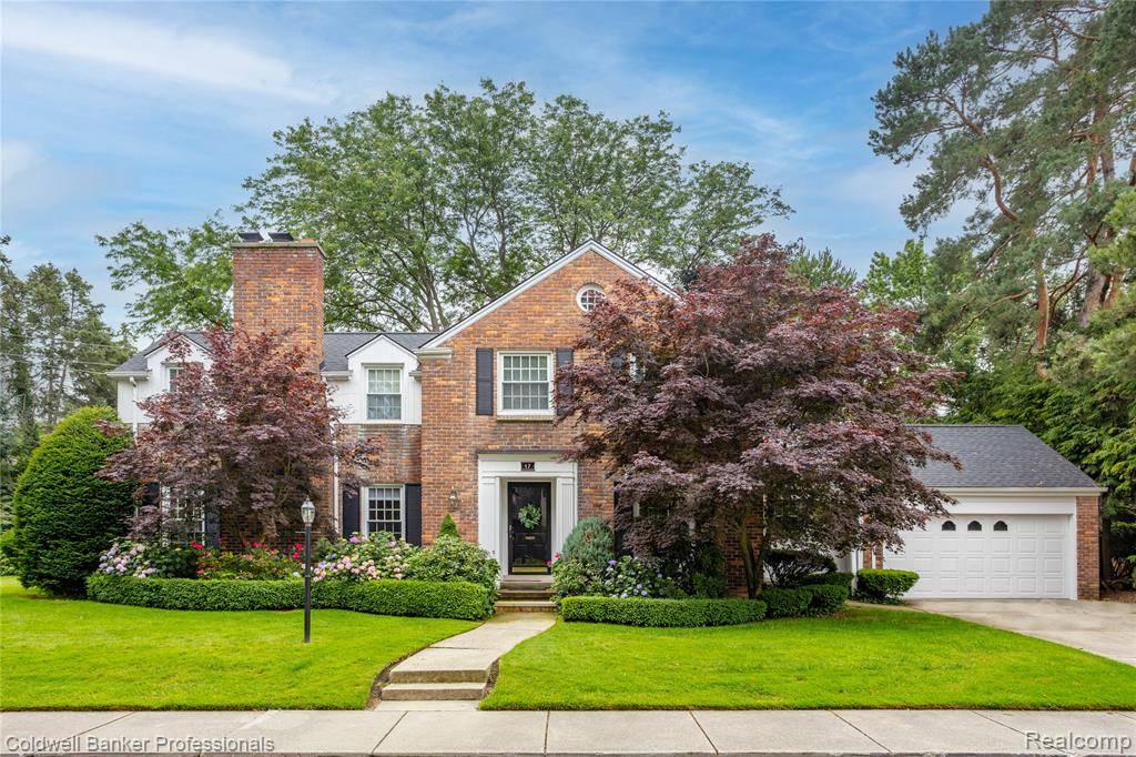 Village Of Grosse Pointe Shores, MI 48236,17 Colonial Road
