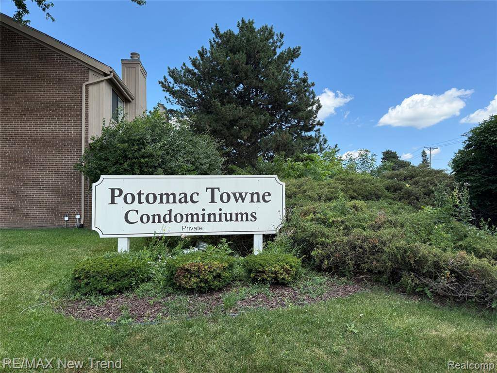 West Bloomfield Twp, MI 48322,6210 Andrea Lane