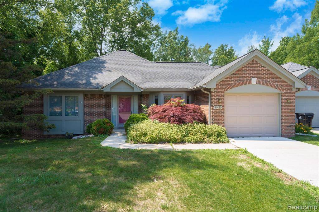 Farmington Hills, MI 48336,21433 Archwood Circle