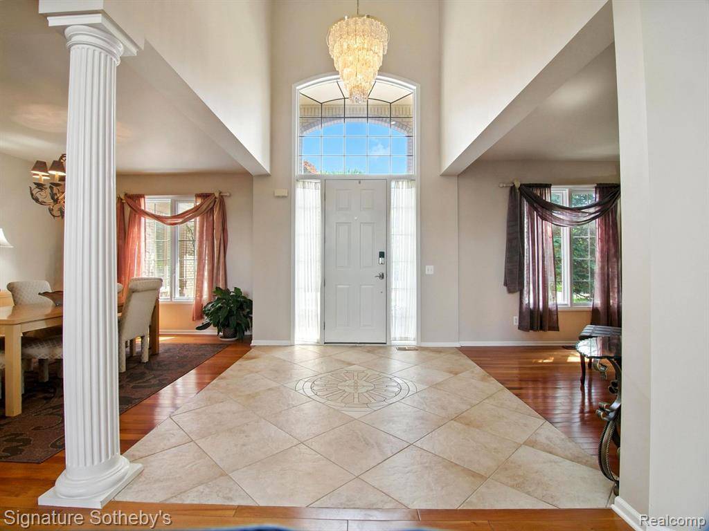Shelby Twp, MI 48316,55397 Apple Lane