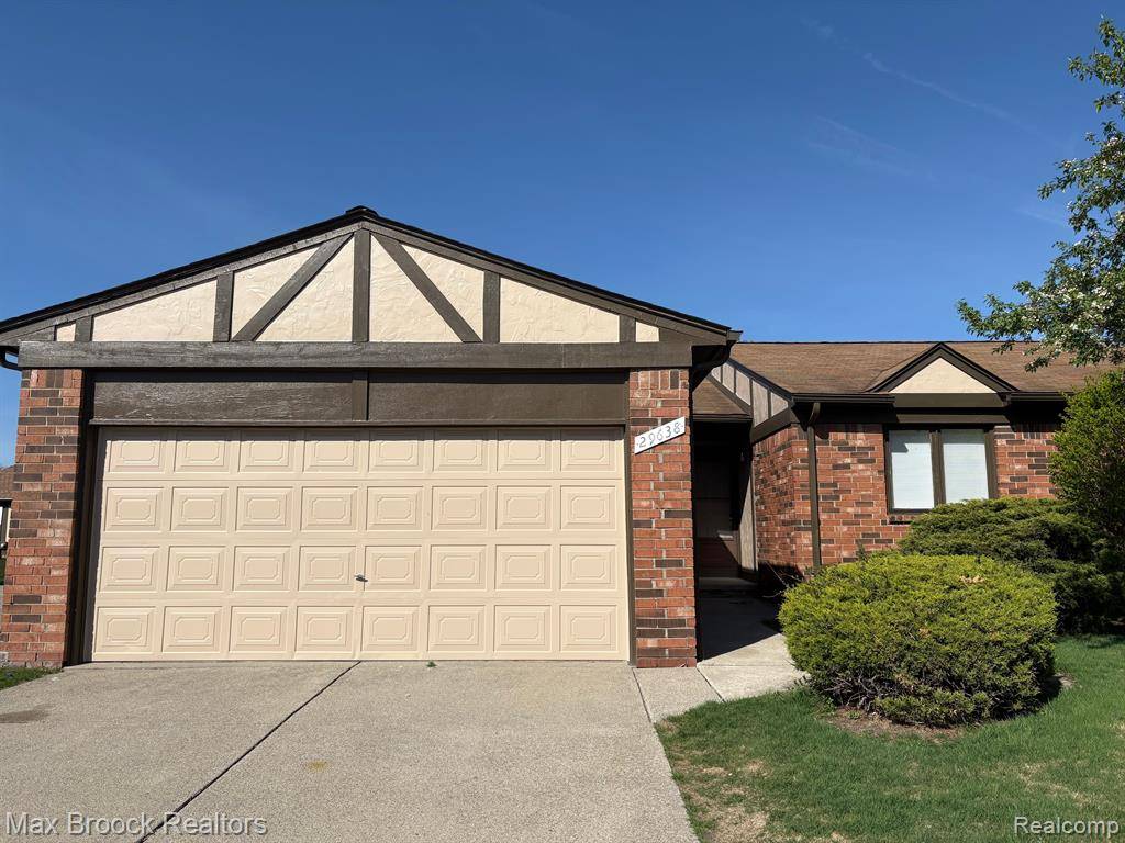 Warren, MI 48092,29638 E SYCAMORE Drive N 9 40