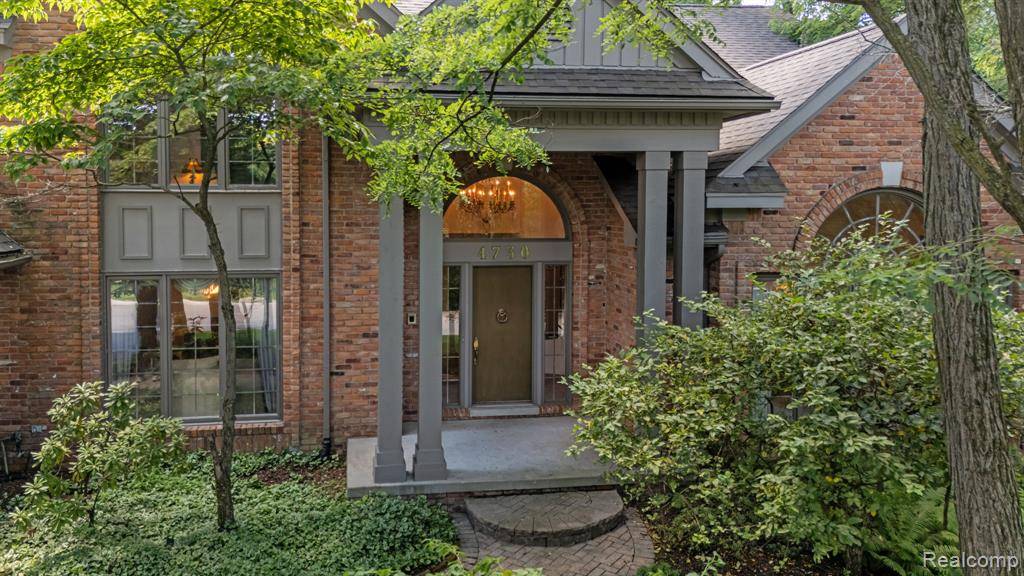 West Bloomfield Twp, MI 48323,4730 Mirror Lake Drive