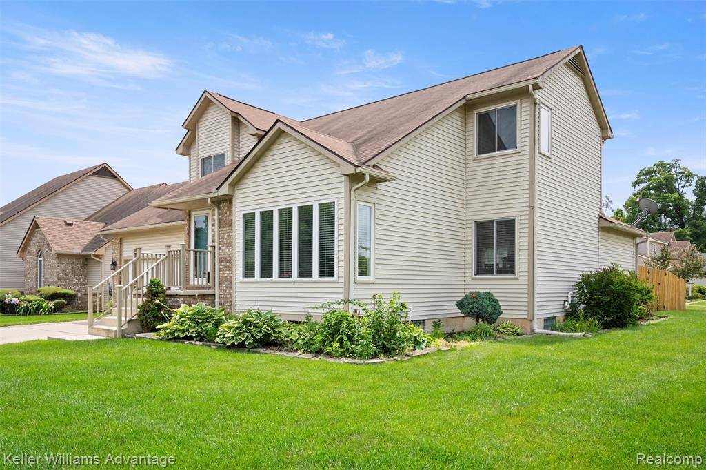 Livonia, MI 48154,27497 Oakley Street