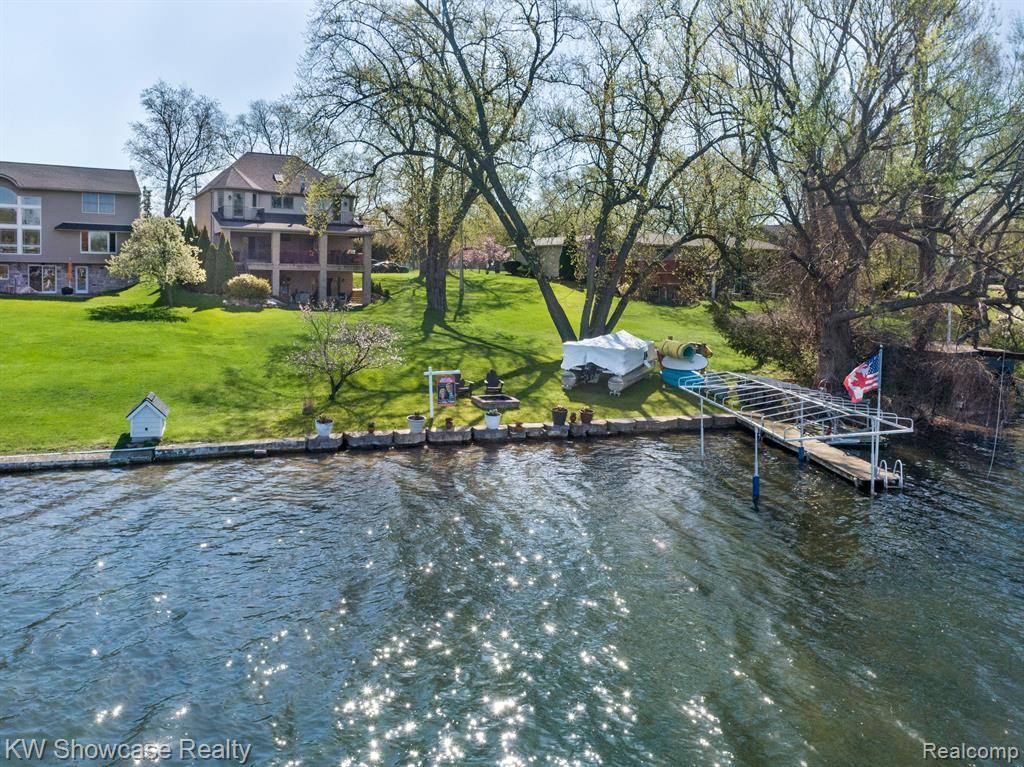 Commerce Twp, MI 48382,3190 EDGEWOOD PARK Drive