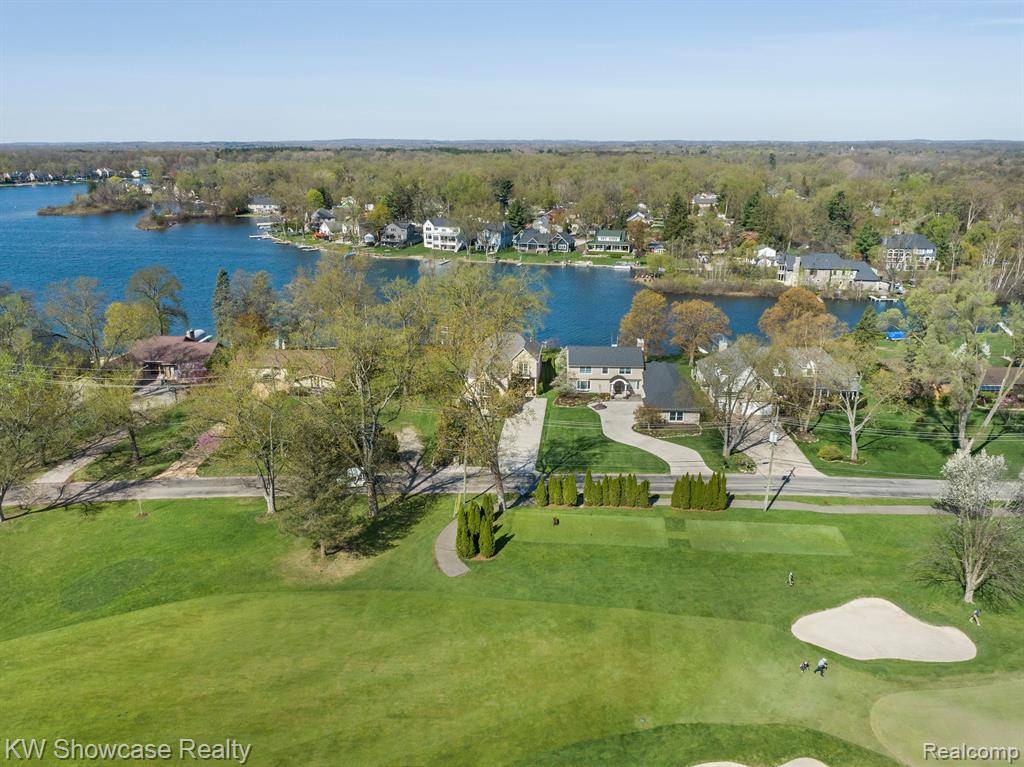 Commerce Twp, MI 48382,3190 EDGEWOOD PARK Drive