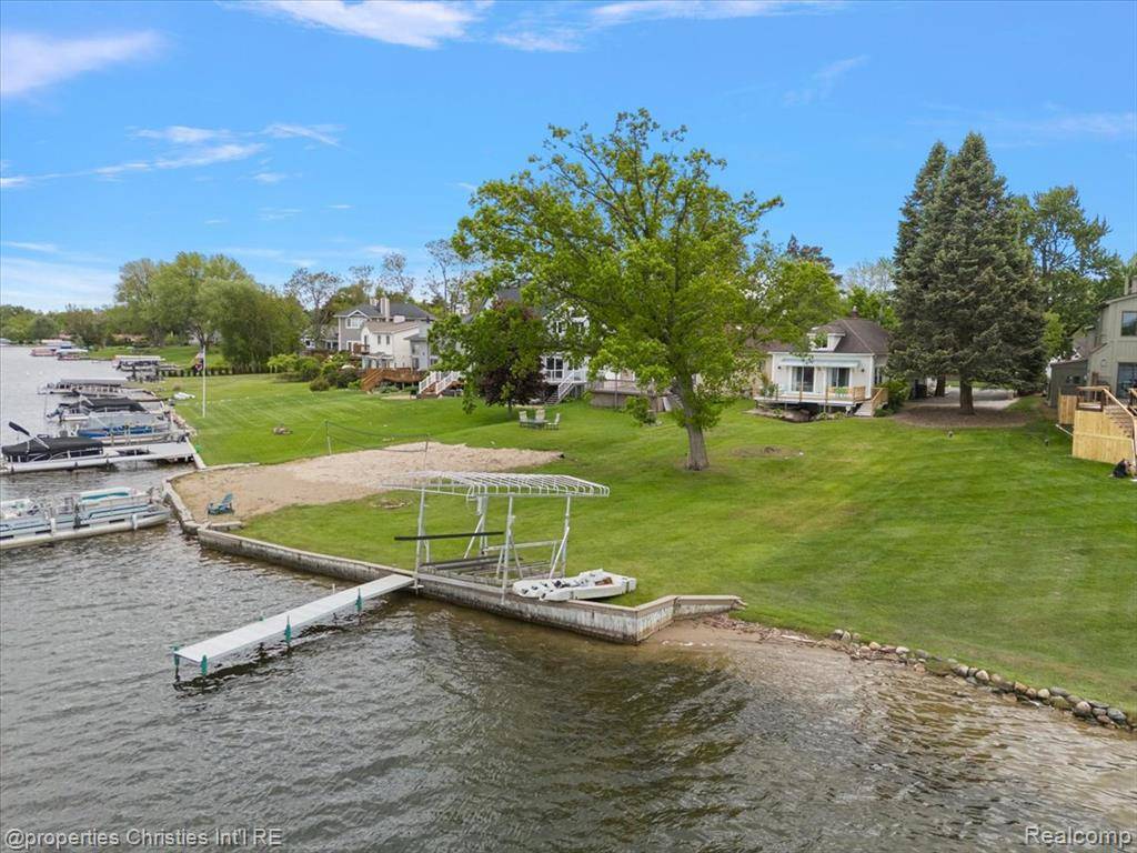 Wolverine Lake Vlg, MI 48390,600 Wolverine Drive