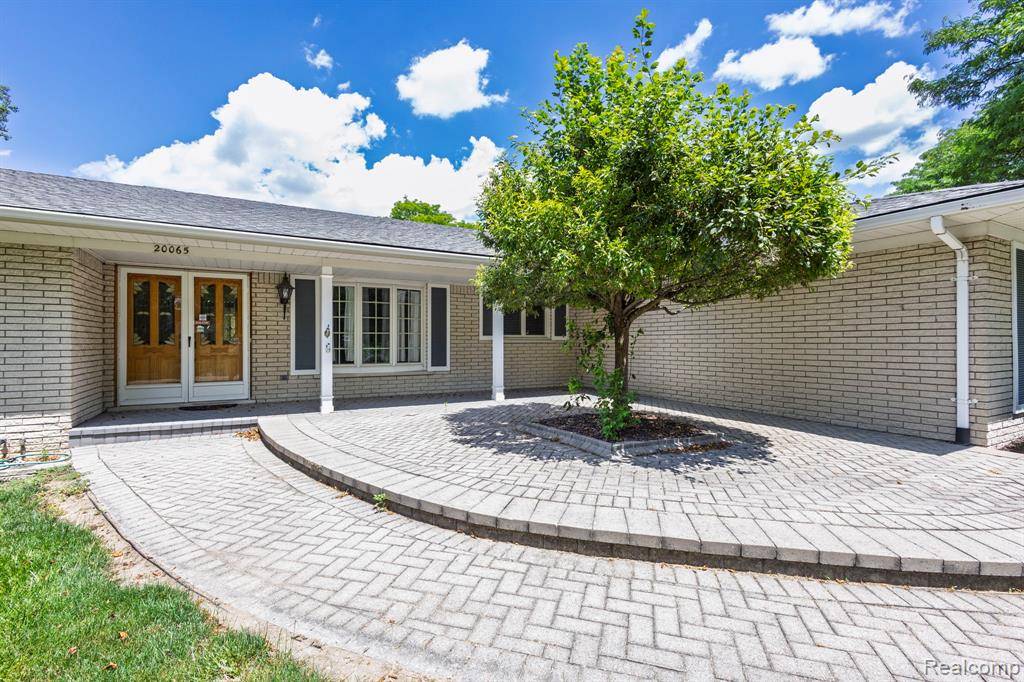 Clinton Twp, MI 48036,20065 N Riverhill Drive