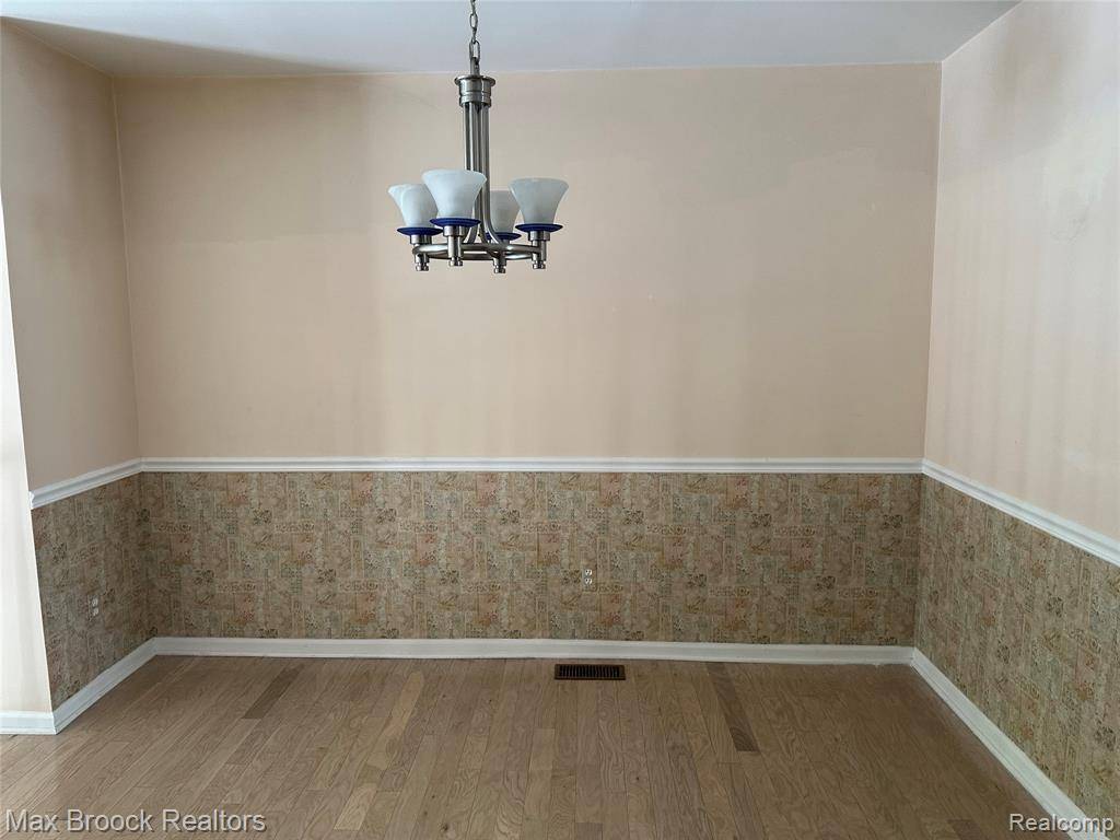 Farmington Hills, MI 48334,29253 Glen Oaks Boulevard E