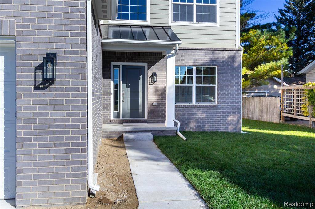 Troy, MI 48083,2023 CECIL Dr. Drive