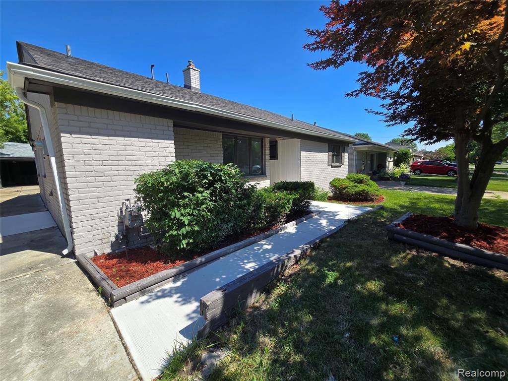 Southgate, MI 48195,15335 MCCANN Street