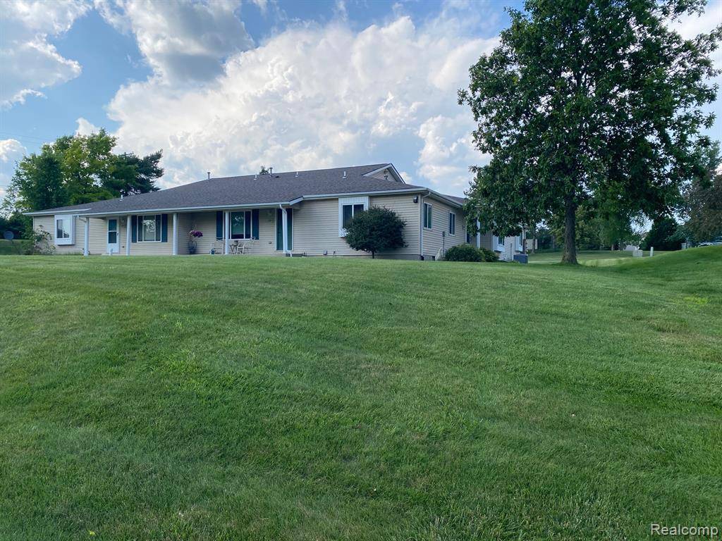 Grand Blanc, MI 48439,1093 Lake Park Circle 6