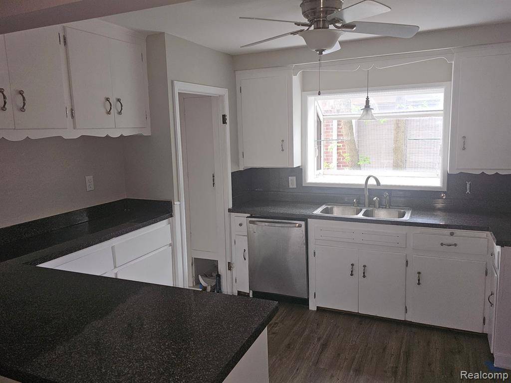 Oak Park, MI 48237,23091 SUSSEX Street