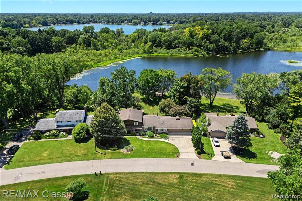 West Bloomfield Twp, MI 48324,2838 Bay Drive