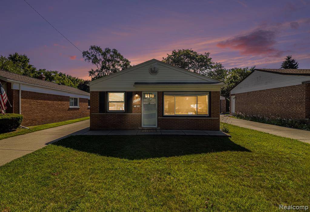 Dearborn Heights, MI 48127,8476 Robindale Avenue