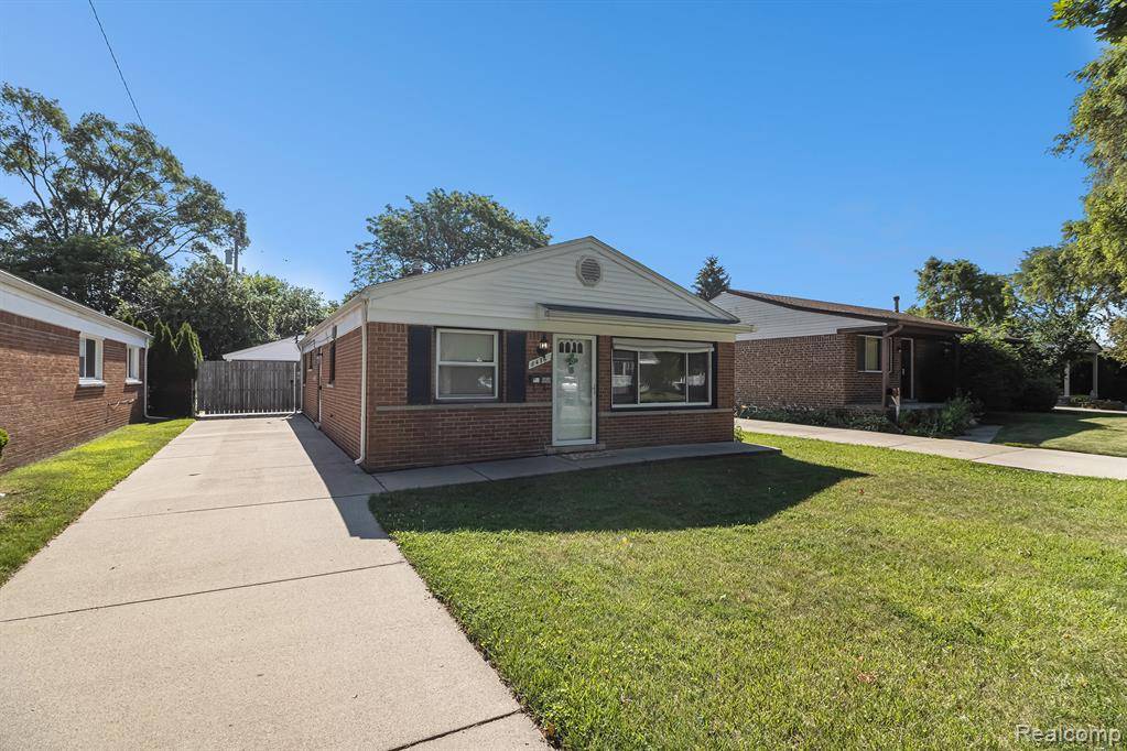 Dearborn Heights, MI 48127,8476 Robindale Avenue