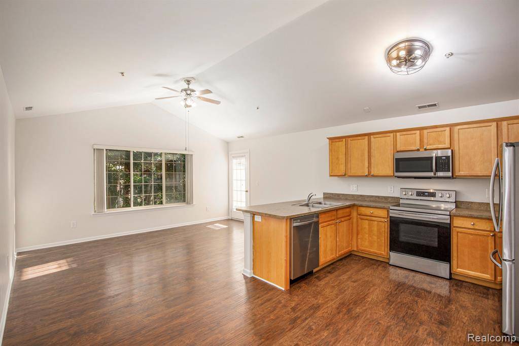 Utica, MI 48315,12129 Hidden View Court
