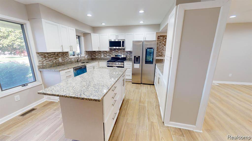 Clinton Twp, MI 48036,20502 PINE MEADOW Drive