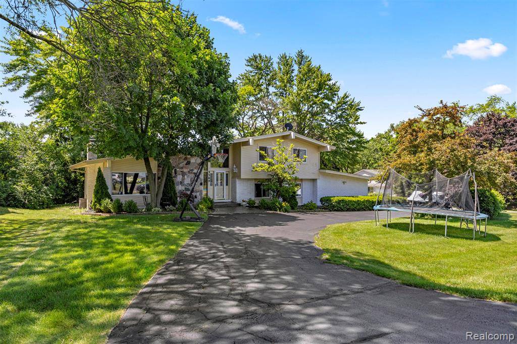 West Bloomfield Twp, MI 48322,5589 Pembury