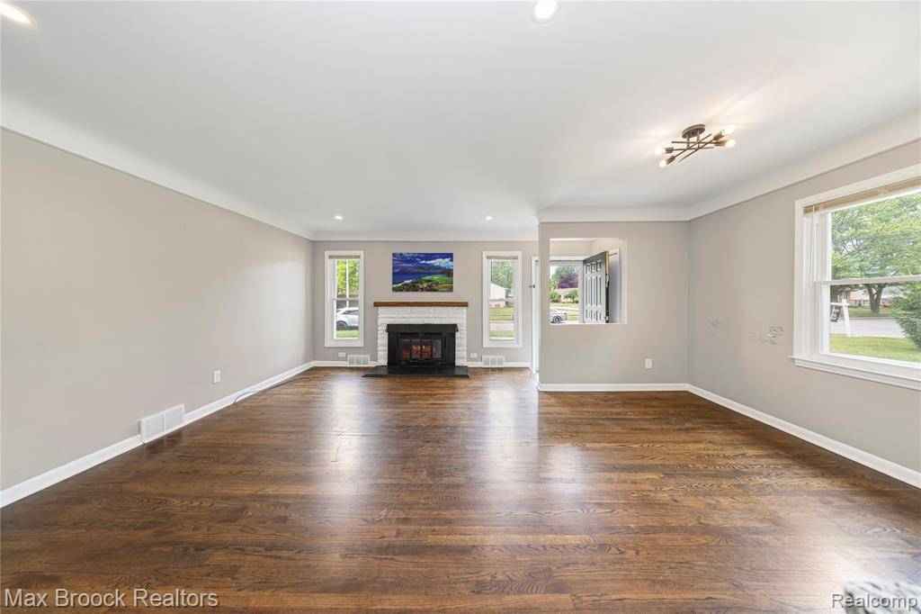 Clinton Twp, MI 48035,35734 Weideman Street